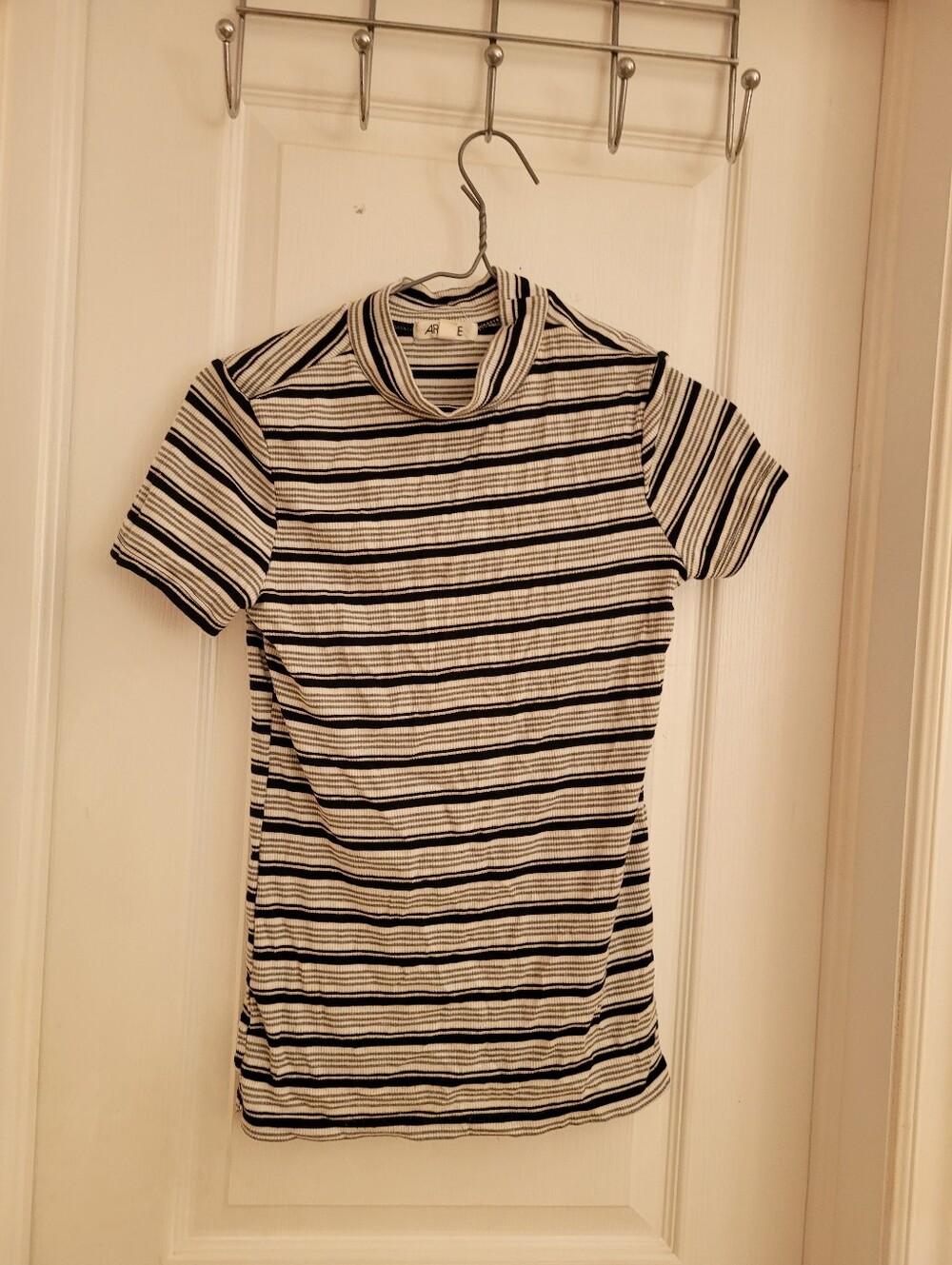 Striped Short-Sleeve Crewneck Shirt - Black & White